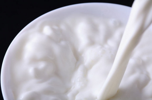 Kahve, çay gibi bazı içeceklerin uyarıcı etkisi oldukları bilinir. Ayran gibi bazı içeceklerde yüksek sakinleştirici özellik olduğu ise fazla bilinmemektedir.