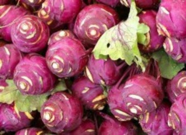 Turpgiller familyası sebzelerin kanser önleyici etkisinin, içerdikleri kanser hücrelerinin üremesini engelleyen kimyasal izotiyosiyanat maddesi adı verilen bitki kimyasallarından kaynaklandığını ifade eden Uslu,