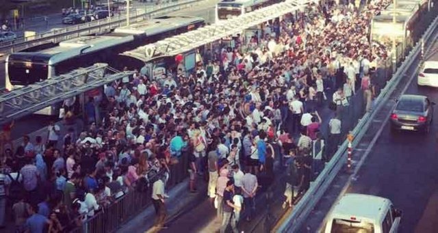 Etrafınıza "ben bir sonrakini bekleyeceğim, eheheh" algısı yaratacak hareketlerde bulunun.