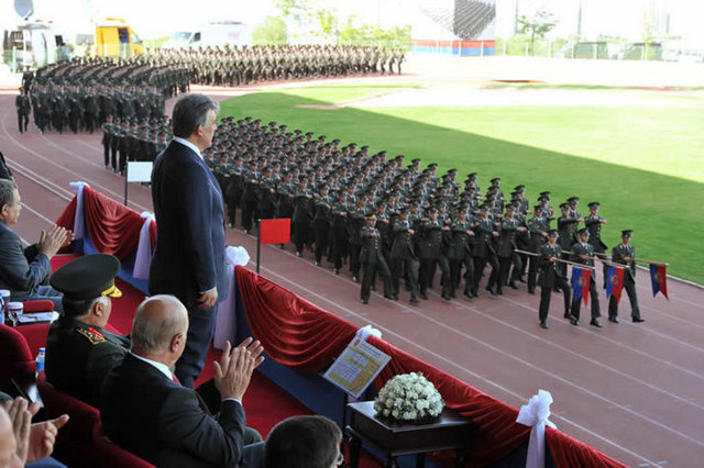 Cumhurbaşkanı Gül, Jandarma Astsubay Meslek Yüksekokulu Öğrenci Alay Komutanlığı sancak tevcih töreninde.