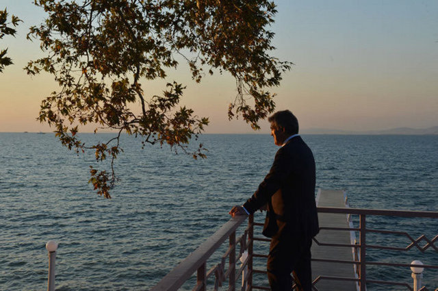 Cumhurbaşkanı Gül, Yalova'daki Atatürk Yürüyen Köşkü'nün bahçesinden Marmara Denizi'ni seyrederken...