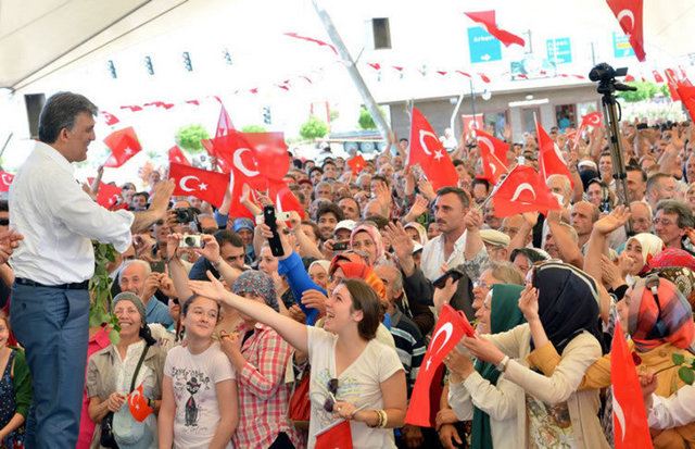 Cumhurbaşkanı Gül, Rize Ardeşen'de vatandaşlara hitap ediyor.