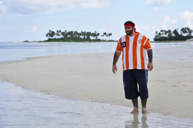 Çekimleri dört hafta süren filmin 20 günlük kısmı Maldivler'de gerçekleşti.