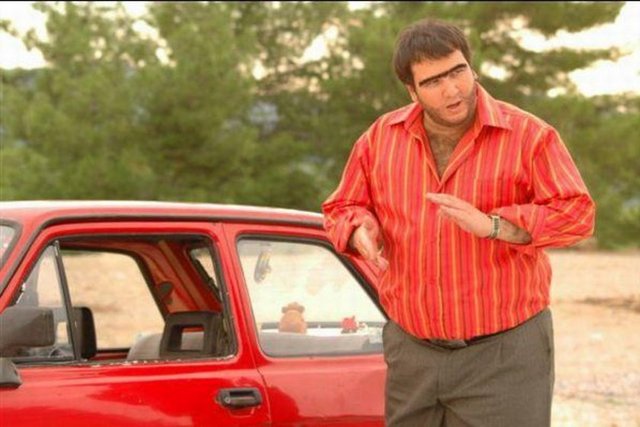 Şahan'ın bu tivitine takipçilerinden tepki geldi. Filmden gerçekte ne kadar kazandığını öğrenmek isteyen takipçilerine Şahan yine kısa bir mesajla yanıt verdi...