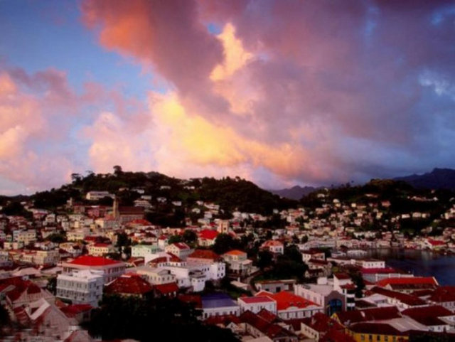 Grenada: 1983 yılında ABD işgâli ile başlayan dönemden bu yana ülkede ordu bulunmuyor. Sadece yerel güvenlik güçleri.