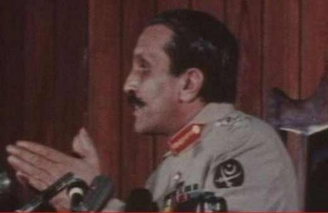 Ziya ül Hak-Pakistan Şüpheli uçak kazasında öldü 1977'de Pakistan'da seçimle başa gelmiş olan Zülfikar Ali Butto'yu devirdi ve idam ettirdi.