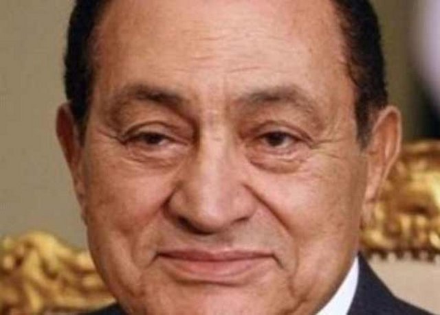 Hüsnü Mübarek-Mısır Demir kafes arkasında Mısır'da bu yıl ocak ayında başlayan yönetim karşıtı protestolara direnemeyerek 30 yıl süren iktidarını 11 Şubat'ta bırakan 83 yaşındaki Mübarek, bir ay sonra tutuklandı.