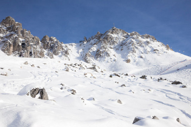 İngiliz Daily Mail gazetesi yedi kez dünya şampiyonu olan Alman Formula 1 pilotu Michael Schumacher'in kaza geçirdiği noktanın fotoğraflarını yayınladı.