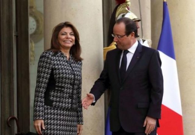 Ancak Hollande'ın cumhurbaşkanlığı günleri, ekonomik krizin yarattığı zorluklar ve ağır vergi kesintileriyle birleşince büyük bir hoşnutsuzluğa dönüştü.  -