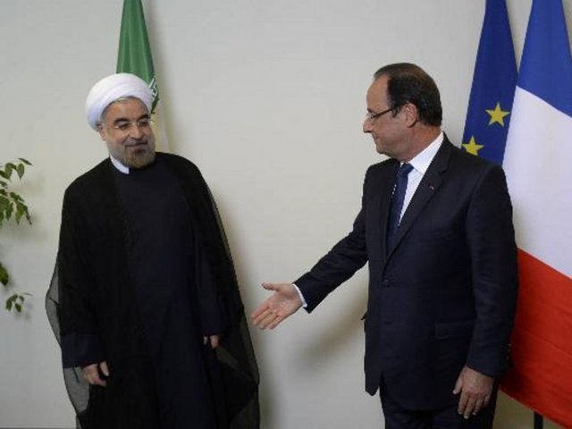 Fransız halkı, Mayıs 2012'de yapılan cumhurbaşkanlığı seçimlerinde Nicolas Sarkozy'ye karşı zafer kazanarak cumhurbaşkanı olan François Hollande'a karşı büyük umutlar besliyordu.