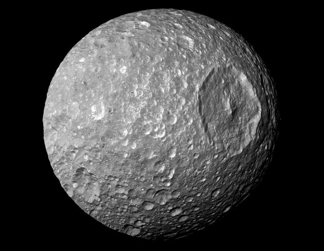 Mimas uydusu Herschel Crater'in 80 mil açığında yer alıyor