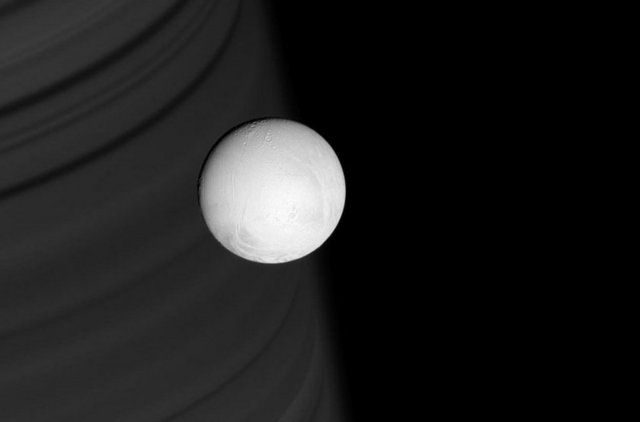 Enceladus: Satürn'ün en güzel uydusu