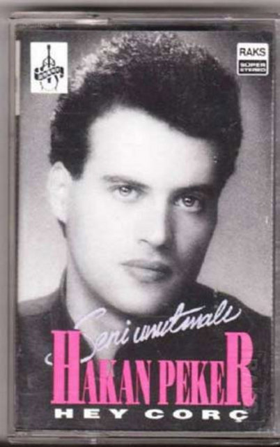 CORÇ - Hakan Peker, "Hey Corç" isimli şarkısını yaparken dillere dolanmasını amaçlasa da, herhalde böyle bir felakete yol açacağını bilmiyordu. "Aynı malı deme Corç" şeklinde bir reklâm bile vardı.