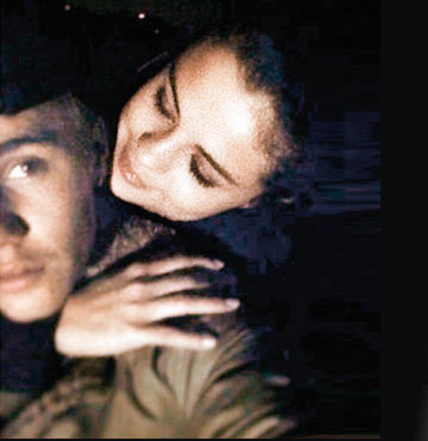 Rehabilitasyon merkezinde bir süre tedavi gören Gomez, eski sevgilisi Bieber'la geçtiğimiz aylarda barışmıştı.