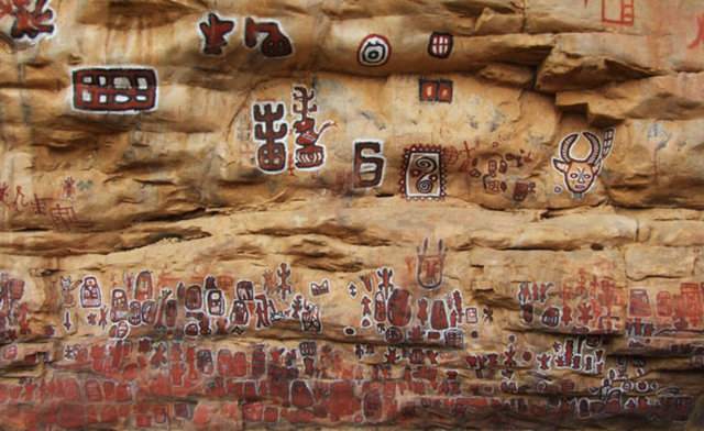 Dogon kabilesi, Afrika'nın Mali Cumhuriyeti'nde yaşar. Kabilenin nüfusu 250.000 civarındadır. Dogonlar hakkında en fazla araştırma yapmış ve Dogon kültürünü Batı'ya tanıtmış etnolog Marcel Griaule'dür.