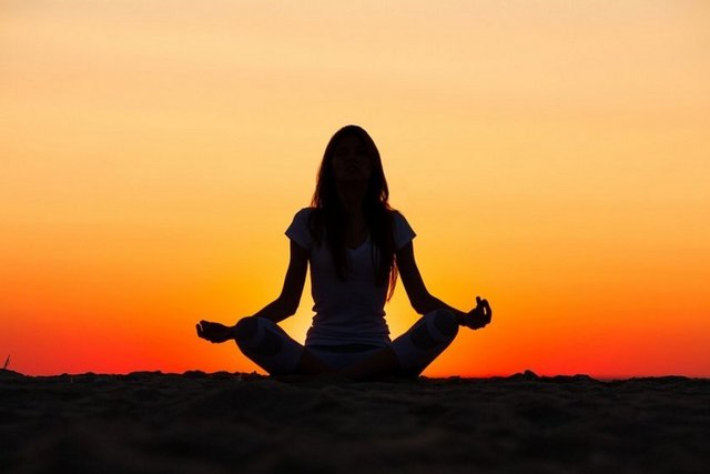 Meditasyon, yoga yapanlar, kendini dinlenerek şımartanlar daha genç kalıyorlar. Eğer sizin için bir defada 20 dakika ayırmak zor geliyorsa, dört beş dakikalık molalar verebilirsiniz.