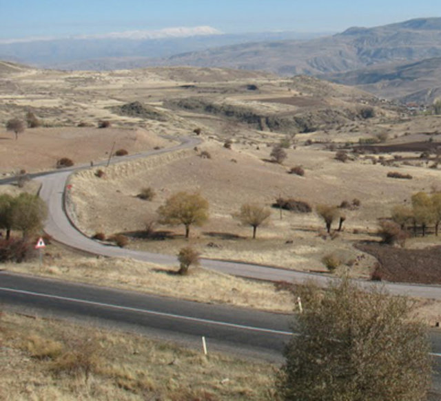 Karasar Geçidi 1950 metre yükseklikte, Sivas'ta yer alan bir dağ yoludur.
