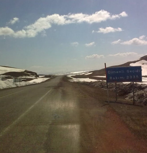 Çimenli Geçidi Erzurum'da yer alan Çimenli Geçidi 2335 metrede kurulmuş bir yoldur.