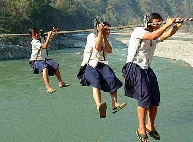 Nepal'de hayatlarını hiçe sayarak...