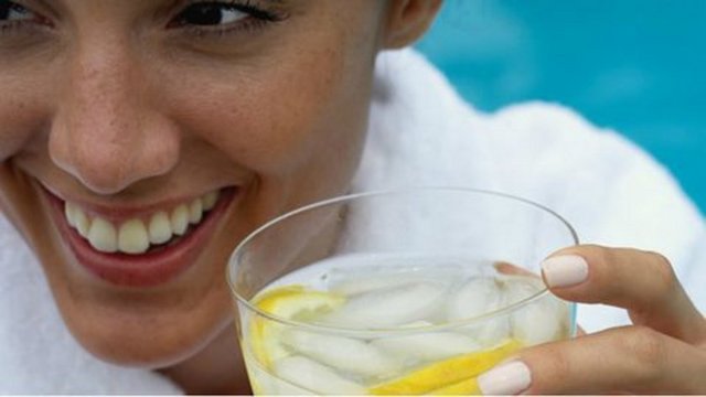 Ye­mek­le­ri­ni­zi pi­şi­rir­ken az tuz ile edin ve tuz­dan çok ba­ha­rat kul­la­nın.