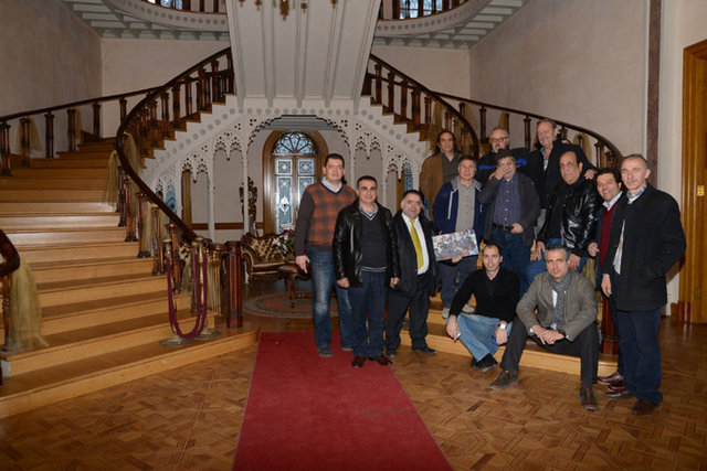 Dernek binasında buluşan oyuncular Hababam Sınıfı'nın 40. yıl pastasını kesti. Daha sonra klasik otomobillerle filmin çekildiği Üsküdar Koşuyolu'nda bulunan Adile Sultan Kasrı'na gitti.