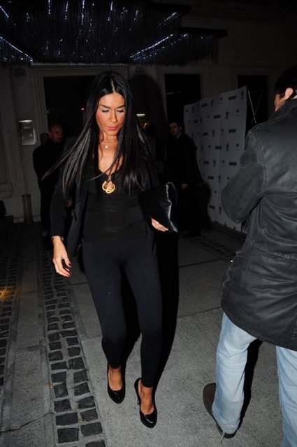AYŞE ŞAN