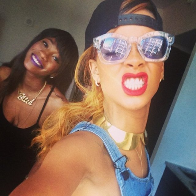 Çabuk sinirlenir: Eleştiri aldığında kolayca sinirlenebilir.