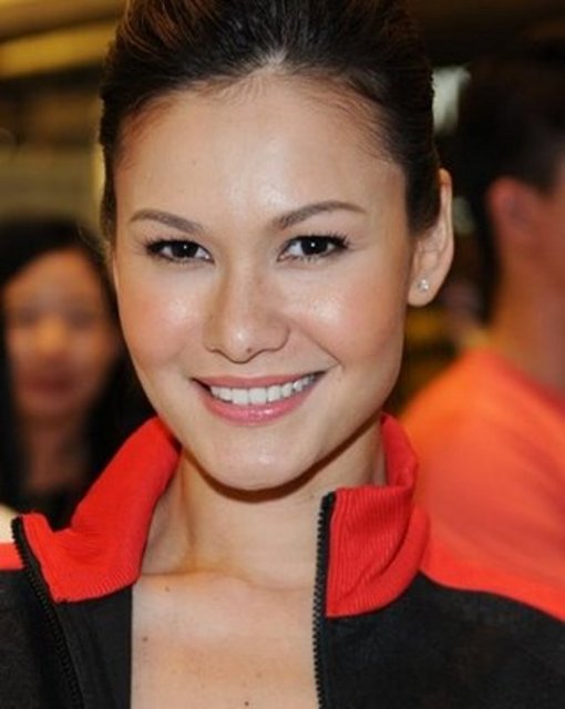Eunice Olsen, 31, Singapur