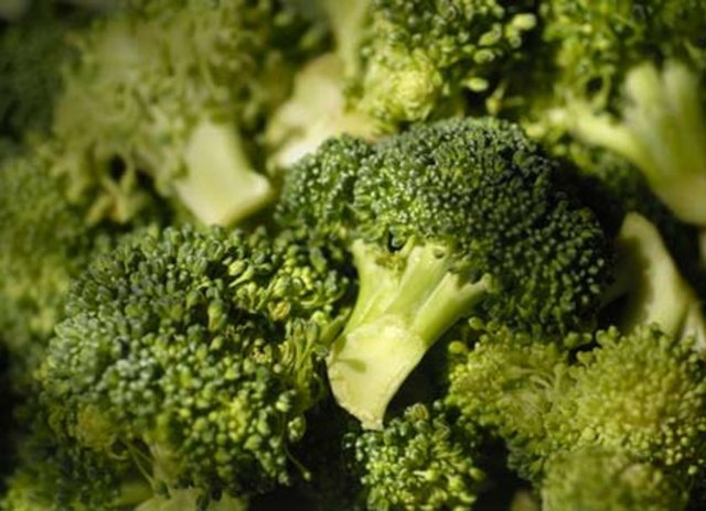 Hücre zarını hasarlara karşı koruyan güçlü bir antioksidan olan betakaroten, yemek borusu, mide ve bağırsak kanseri riskini azaltır.