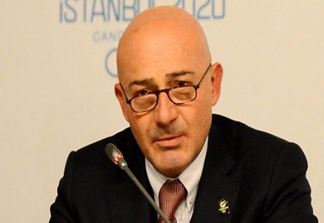 Ferit ŞAHENK - Doğuş Grubu Yönetim Kurulu Başkanı Ferit Şahenk Boston College Pazarlama ve İnsan Kaynakları bölümü mezunu.