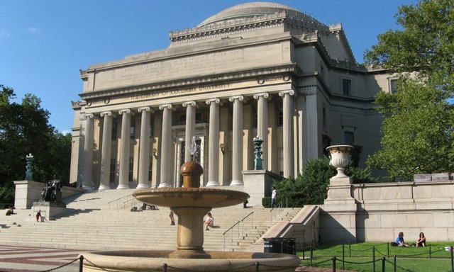 4- Columbia Üniversitesi -  -  - Mezunları içerisinde, Simon & Schuster kurucularından, Sidney Lumet, Joseph Gordon Levitt, Jake ve Maggie Gyllenhaal, Ed Harris, Alicia Keys, ve Oscar Hammerstein gibi isimler yer almaktadır.