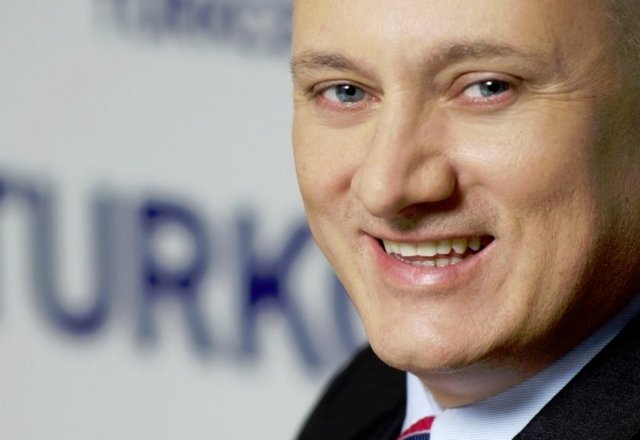 Süreyya Ciliv - Turkcell Genel Müdürü. Michigan Üniversitesi Bilgisayar Mühendisliği ve Endüstri Mühendisliği bölümlerini bitirdi.