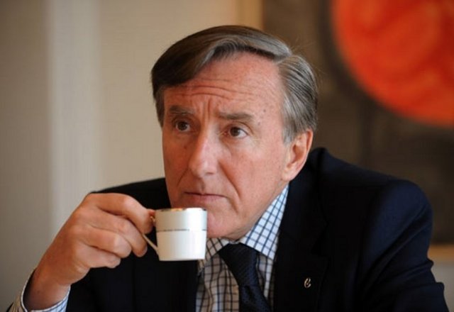 Bülent Eczacıbaşı - Londra Üniversitesi mezunu ve ABD'de Massachusetts Institute of Technology'den kimya mühendisliği dalında master sahibi. -