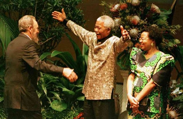 O günden beri inzivaya çekilen Fidel Castro'nun yakın müttefiki Nelson Mandela'nın ölümünün ardından bile sessizliğini koruması tartışmalara neden oldu.