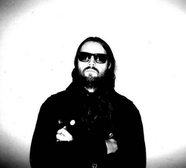 Adamım - Adam olmakla erkek olmak eş anlamlıdır diyerek yola çıkıp adamım yerine erkeğim diyenlerin çok canlarının yandığı, yanacağı kaçınılmaz bir durum olup, birine adamım derken o adamın da adamlığının kalibresine bir bakmakta fayda vardır. -