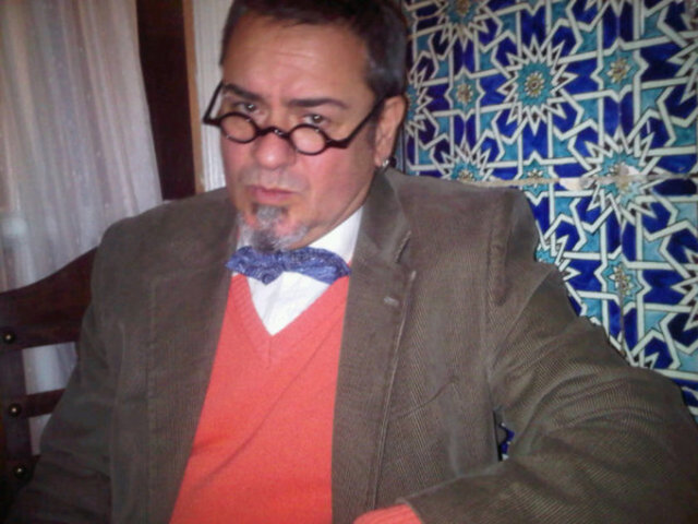 Monşer - Fransızca'da dostum, azizim anlamına gelen bu hitap halk arasında batılı hayata özenen vatandaşlar arasında sıkça zikredilmiştir.