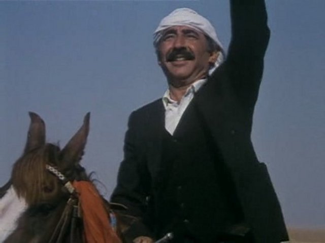 Aga - Özellikle lise yıllarında ademoğlunun kullanma arzusunda olduğu 'aga' kelimesi "Aga akşam iki pes atar mıyız?" şeklinde sıklıkla kullanılmaktadır.