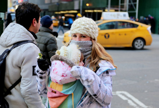 Illinois'da kar yığınlarına sıkışan 3 Amtrak trenindeki yaklaşık 500 yolcu geceyi kurtarılmayı bekleyerek geçirdi.