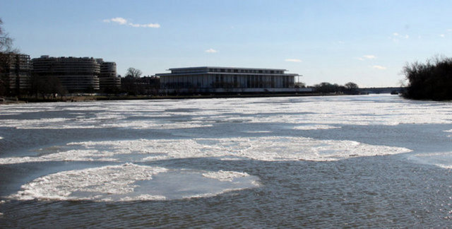 Kanada ve ABD'nin kuzeydoğusunu geçtiğimiz hafta vuran "Herkül" adlı kar fırtınası nedeniyle on binlerce uçuşun iptal edildiği bölgede, 2000'den fazla uçuş gerçekleşemedi.