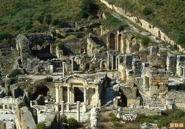 Tarihçiler Tertius Chandler, Gerald Fox, ve George Modelski insanlık tarihinin gördüğü en büyük 16 şehri bizler için seçmiş...