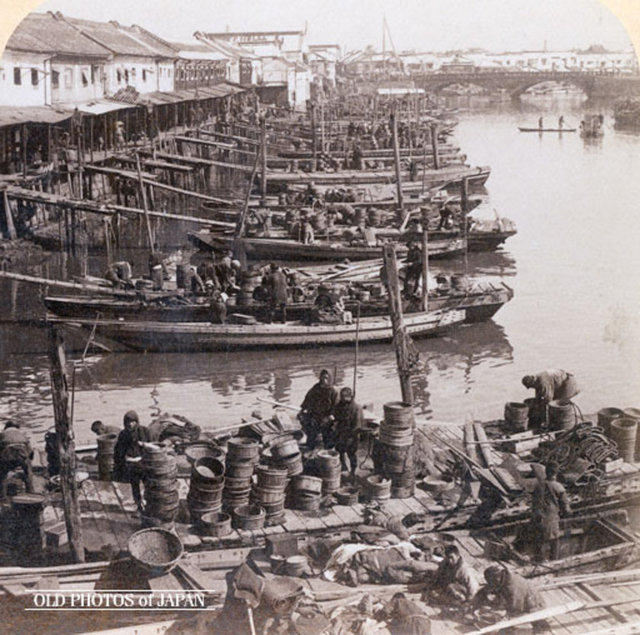 Bu dünyanın dışından gibi görünen binaları, minik yaşam alanları ve inanılmaz teknolojisi ile Tokyo bugün başka bir gezegene ait gibi duruyor.