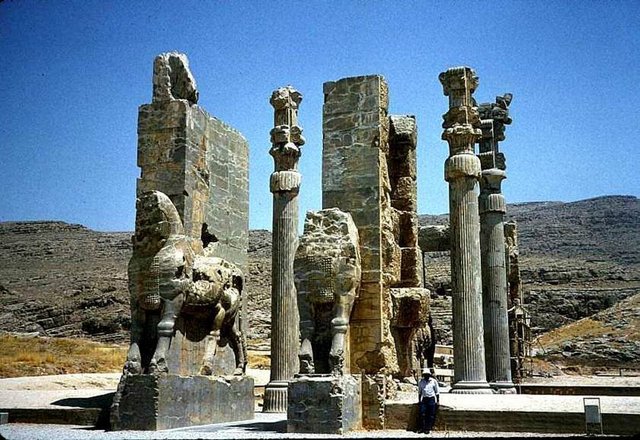 İncil'de Babil'le ilgili en ünlü hikaye Babillilerin cennete erişecek bir kule yapmaya girişimeleri olmuş...