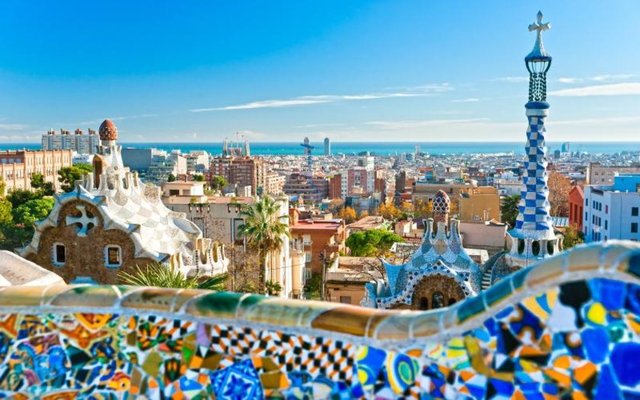 Barcelona, Gaudi'nin ŞehriBarcelona'yı var eden adam Gaudi şehir düzenlemesi ve heykellerle şehri bir tablo haline getirmiştir.