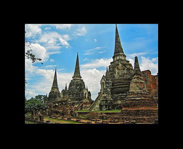 Ayutthaya - Ayutthaya Tayland'a 400 sene başkentlik yaptı ancak özellikle 1700'lü yıllarda 1.000.000'u aşkın nüfusu ile doğunun ticaret merkezi konumundaydı. -