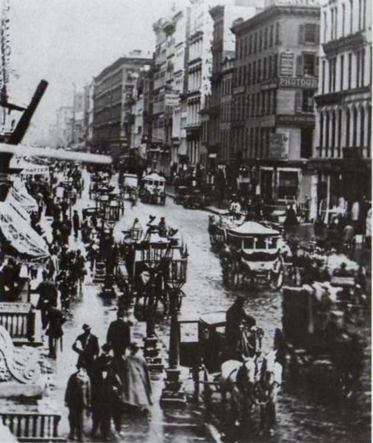 1929'daki Büyük Buhran başlangıcına kadar şehre pek çok gökdelen yapıldı ve New York hemen hemen bugünkü görünümüne kavuştu. Ama bu geleceğe yükselen gökdelenler şehri de ünvanını çok yakında devredecekti.