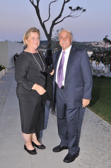 AYŞEN - HÜSNÜ ÖZYEĞİN