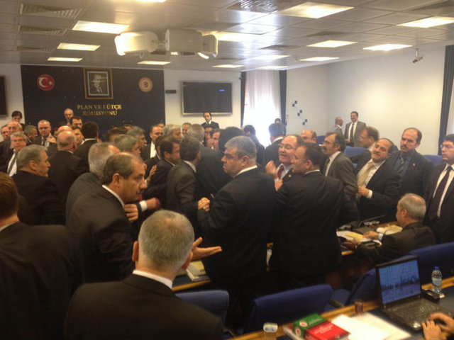 "Adalet Akademisi Başkanı davet edilmiş, kendisi tarafından katılmayacağı dile getirilmiş. HSYK ile ilgili konu iki saate yakın tartışıldı ve sonuca varıldı" açıklamasında bulundu.
