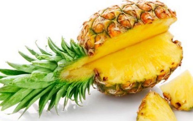 Ananasta bulunan protein mayası, yemeklerdeki proteinleri etkili bir şekilde çözümleyerek mide ve bağırsakları hareketlendirir.