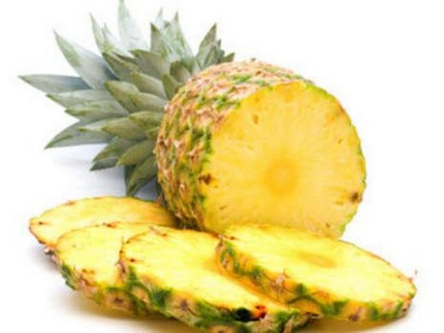 Bromelain, vücuttaki proteinleri ayrıştıran ve sindiren bir enzim olduğundan hazmı kolaylaştırır, mide asidini düzenler. Kemik ve eklemlerdeki kireçlenmeyi önler. Alerjilere karşı koruma sağlar.