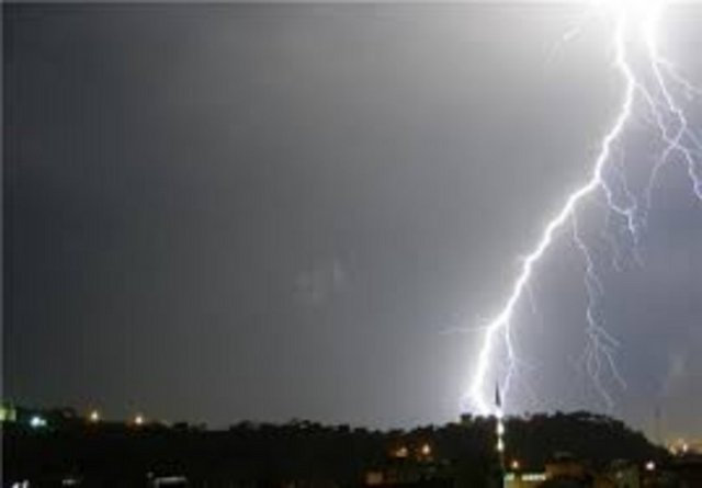 "Kışın Neden Şimşek Çakmaz?" Şimşek oluşumu için, genel de kümülonimbus bulutlarına ihtiyaç vardır. Bunun için, yer ile 5 km yükseklikteki hava arasında 40°C'lik sıcaklık farkının bulunması gerekir.